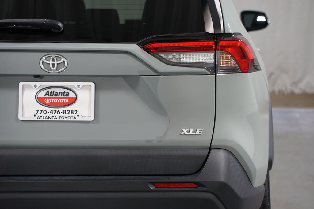 Thumbnail: 2021 Toyota RAV4 - 10