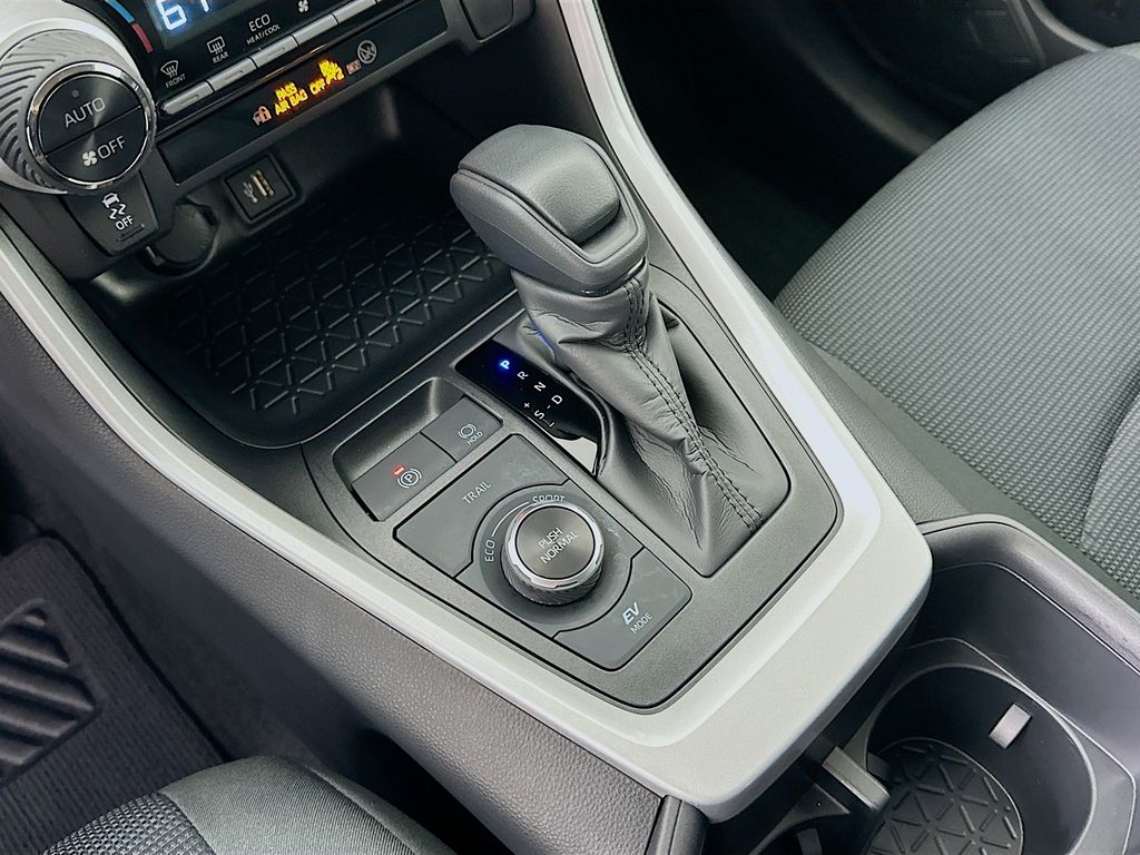 Thumbnail: 2025 Toyota RAV4 - 16