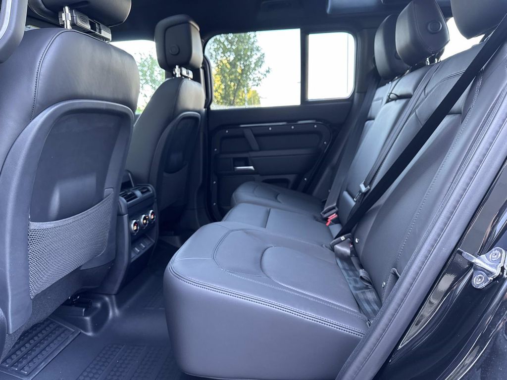 New 2026 Black Land Rover X-Dynamic SE image 13