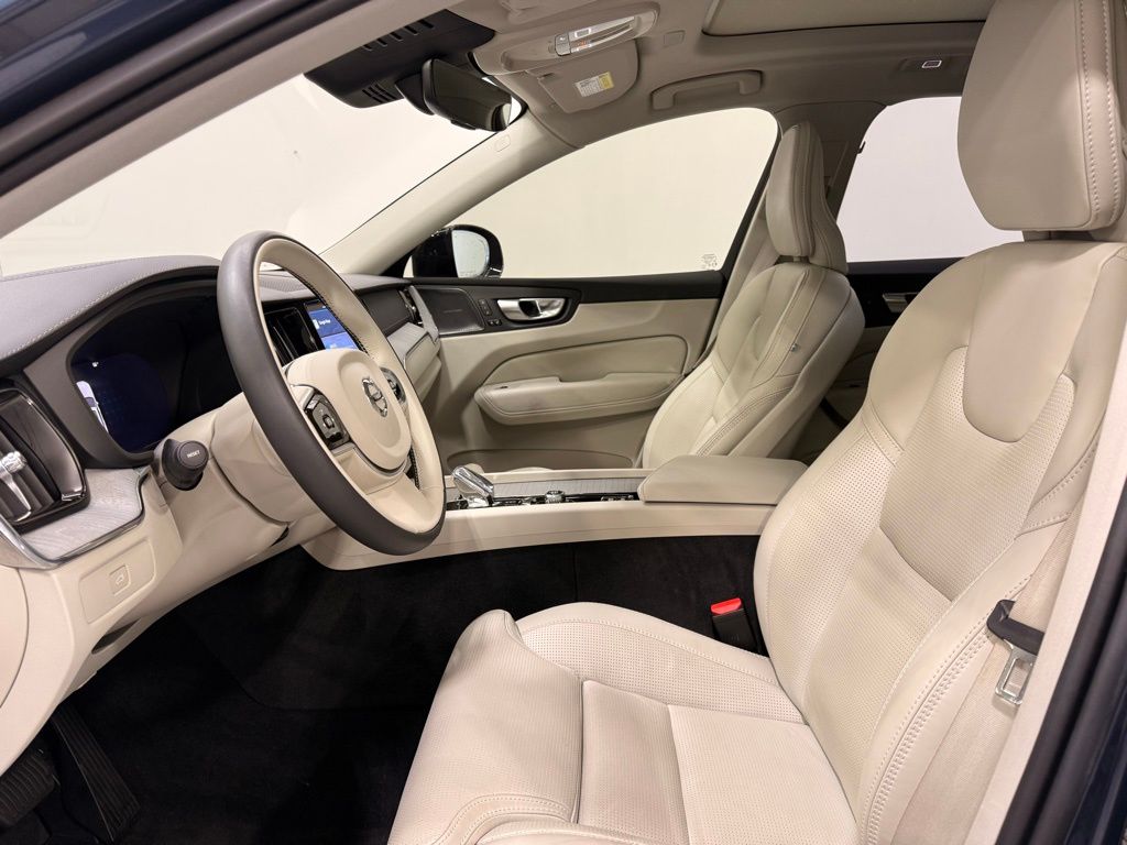 Thumbnail: 2024 Volvo XC60 - 10