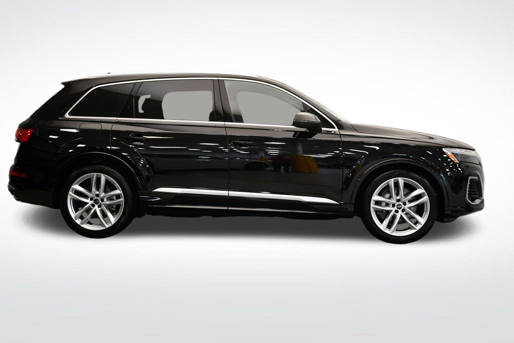 Thumbnail: 2025 Audi Q7 - 6