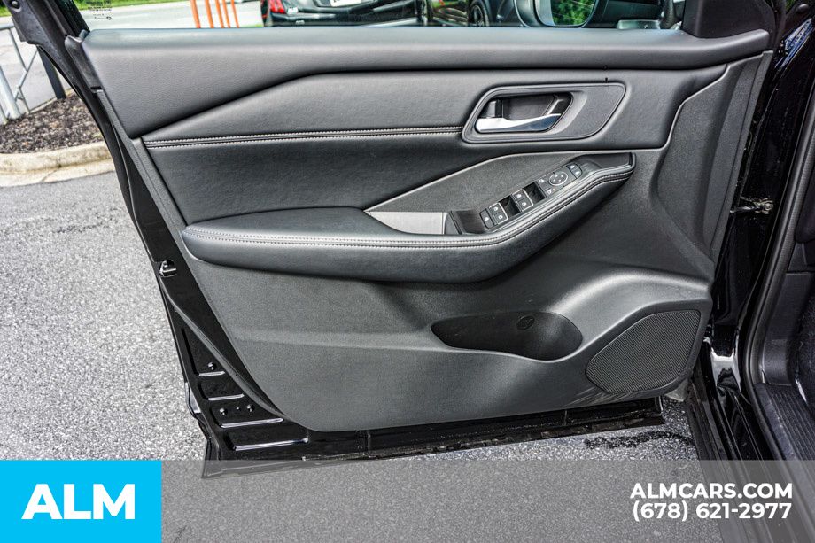 Used 2026 Black Nissan SL image 47