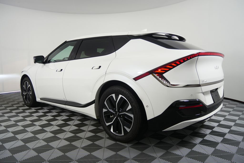 Thumbnail: 2022 Kia EV6 - 5