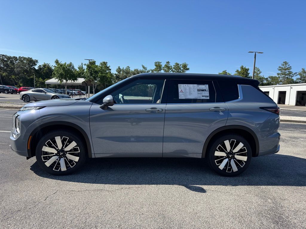 2025 Mitsubishi Outlander SEL photo 4