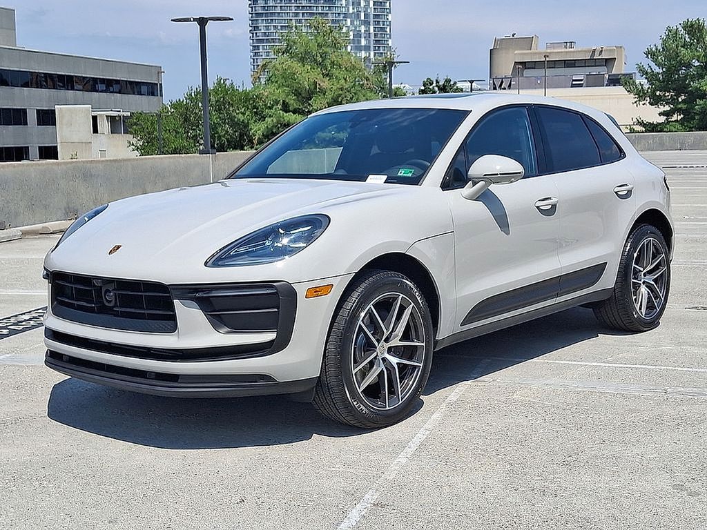 Thumbnail: 2025 Porsche Macan - 1