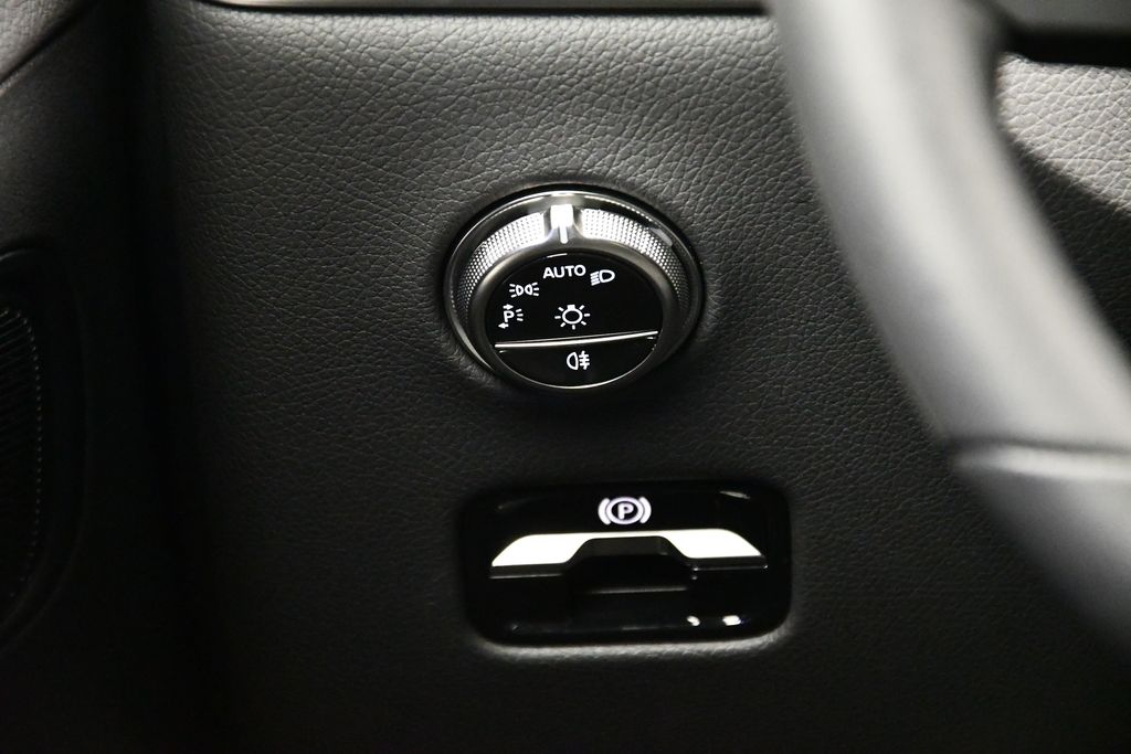 Thumbnail: 2025 Mercedes-Benz GLC - 20