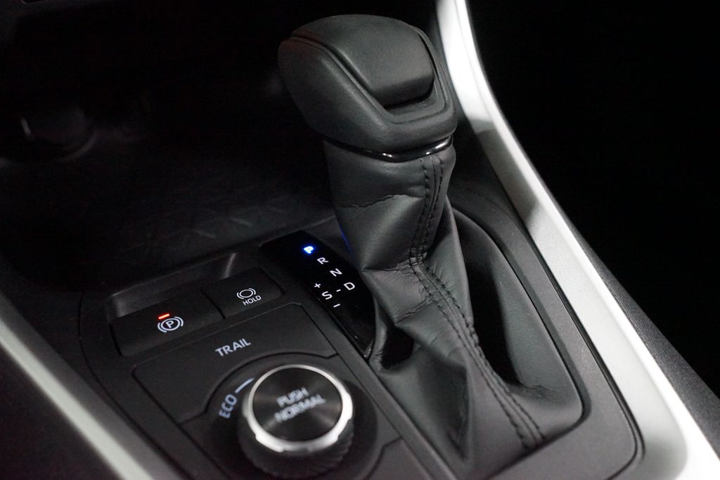 Thumbnail: 2025 Toyota RAV4 - 21