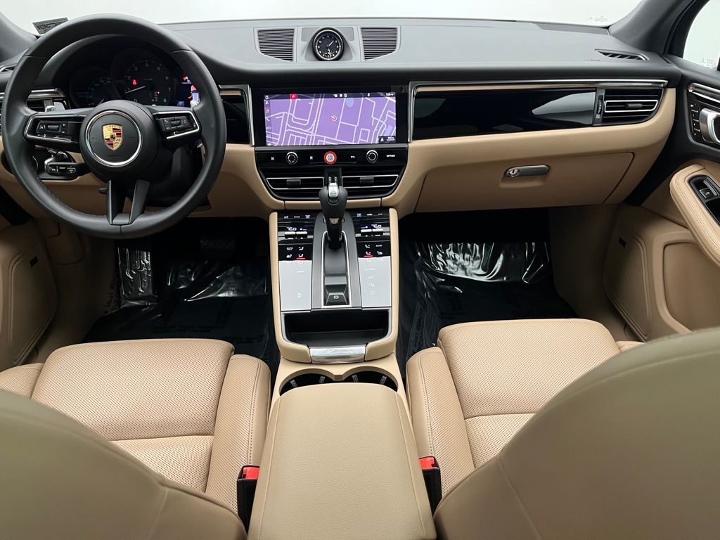 Thumbnail: 2023 Porsche Macan - 31