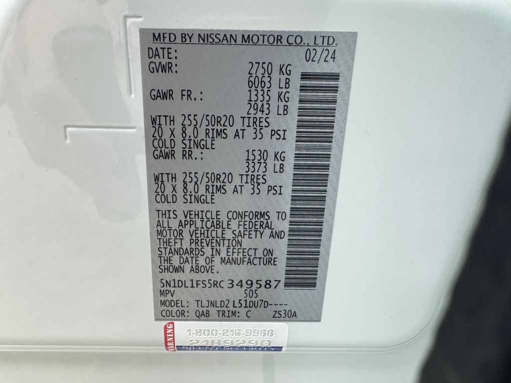 Used 2024 White INFINITI LUXE image 30