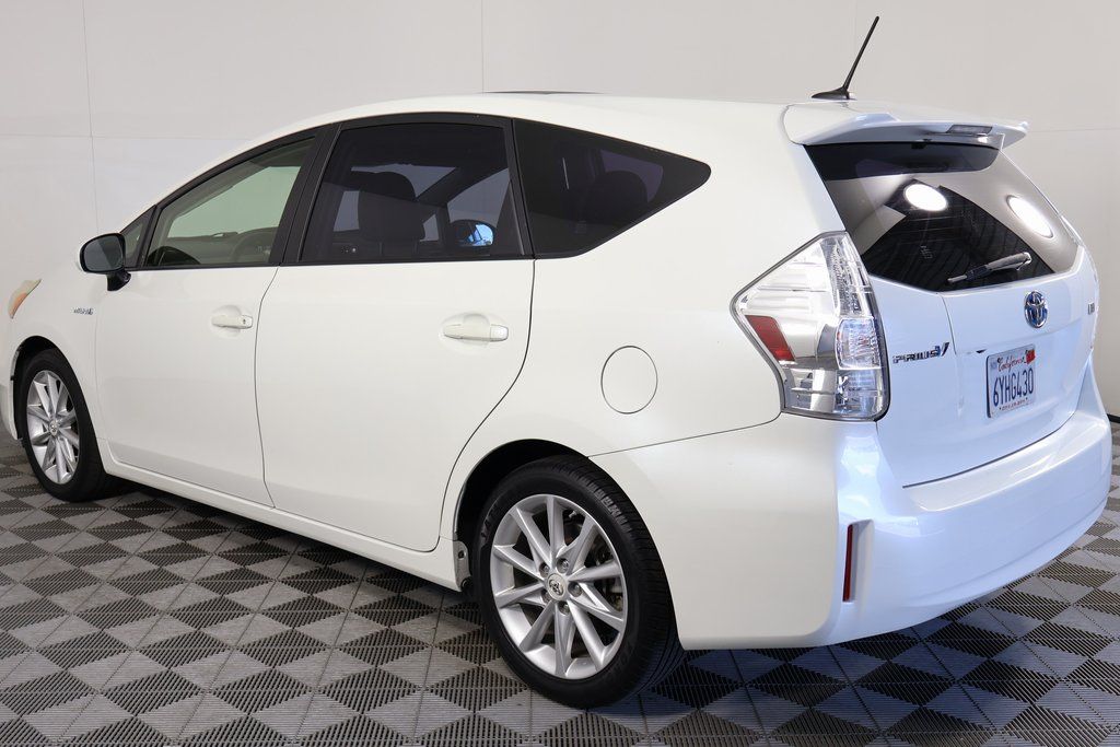 Thumbnail: 2012 Toyota Prius v - 5