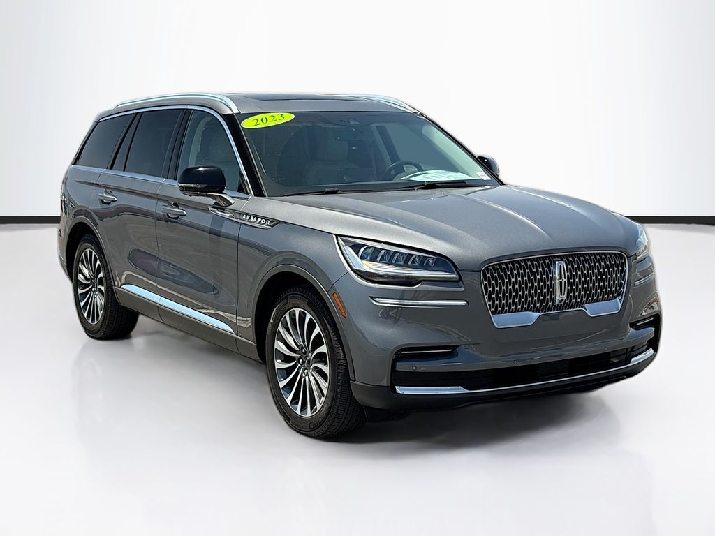 Thumbnail: 2023 Lincoln Aviator - 3