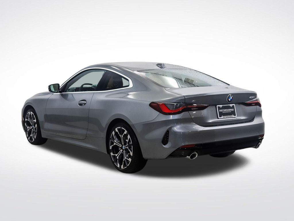 Thumbnail: 2027 BMW 4 Series - 3