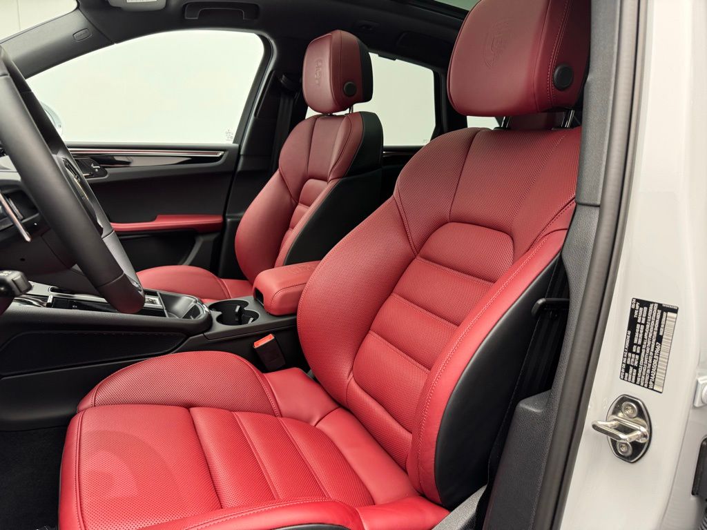 2024 Porsche Macan T 5