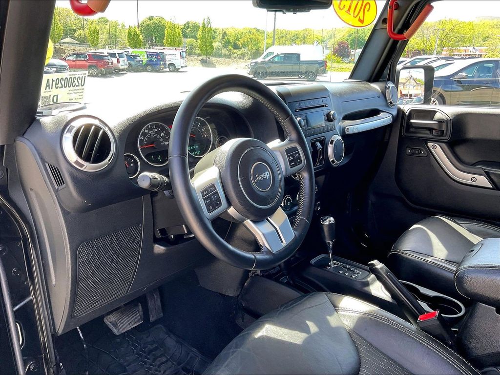 2015 Jeep Wrangler — photo 8