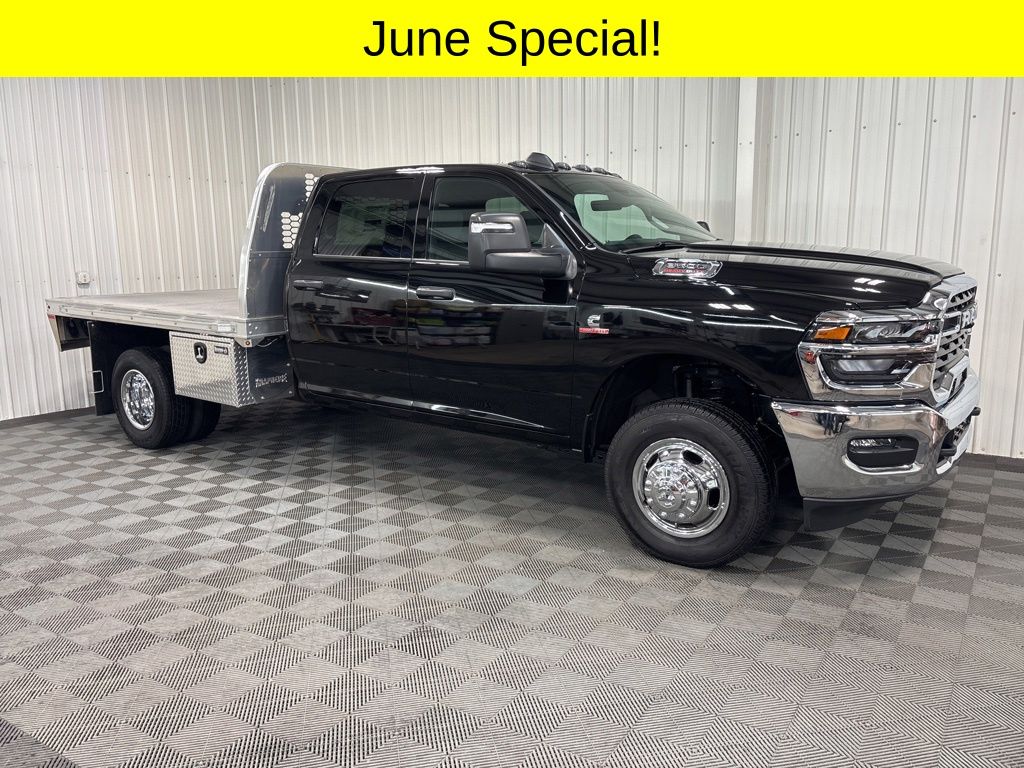 Diamond Black Crystal Pearlcoat 2026 RAM 3500 Chassis Tradesman Crew Cab LB DRW 4WD Pickup Truck Four-Wheel Drive 8-Speed Automatic