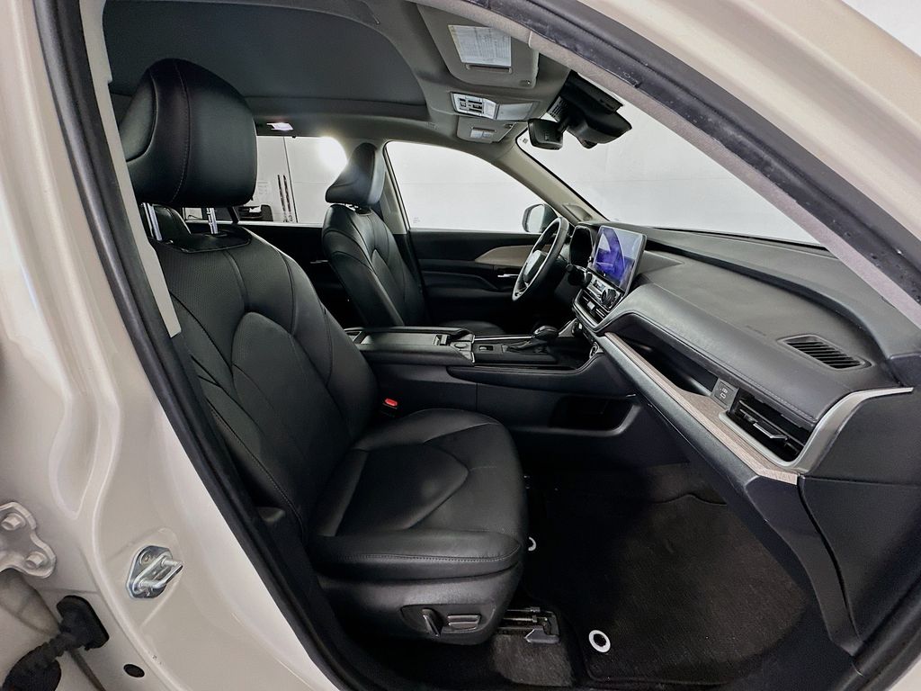 Thumbnail: 2024 Toyota Grand Highlander - 30