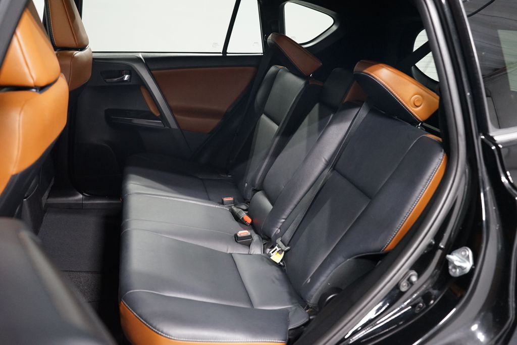 Thumbnail: 2017 Toyota RAV4 - 29