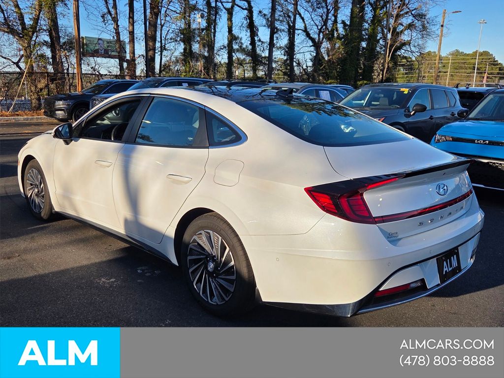 Used 2022 White Hyundai Limited image 4