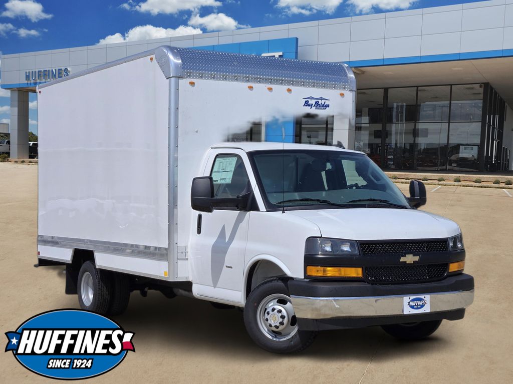 Summit White 2026 Chevrolet Express Chassis Van Rear-Wheel Drive 8-Speed Automatic