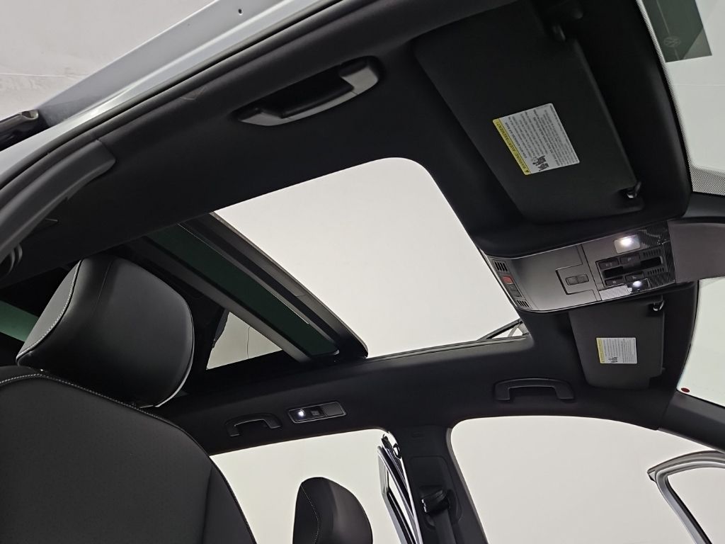 Thumbnail: 2023 Volkswagen Tiguan - 18
