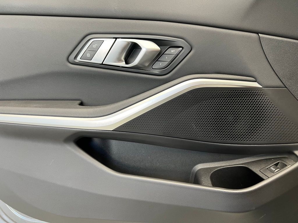 Thumbnail: 2020 BMW 3 Series - 23
