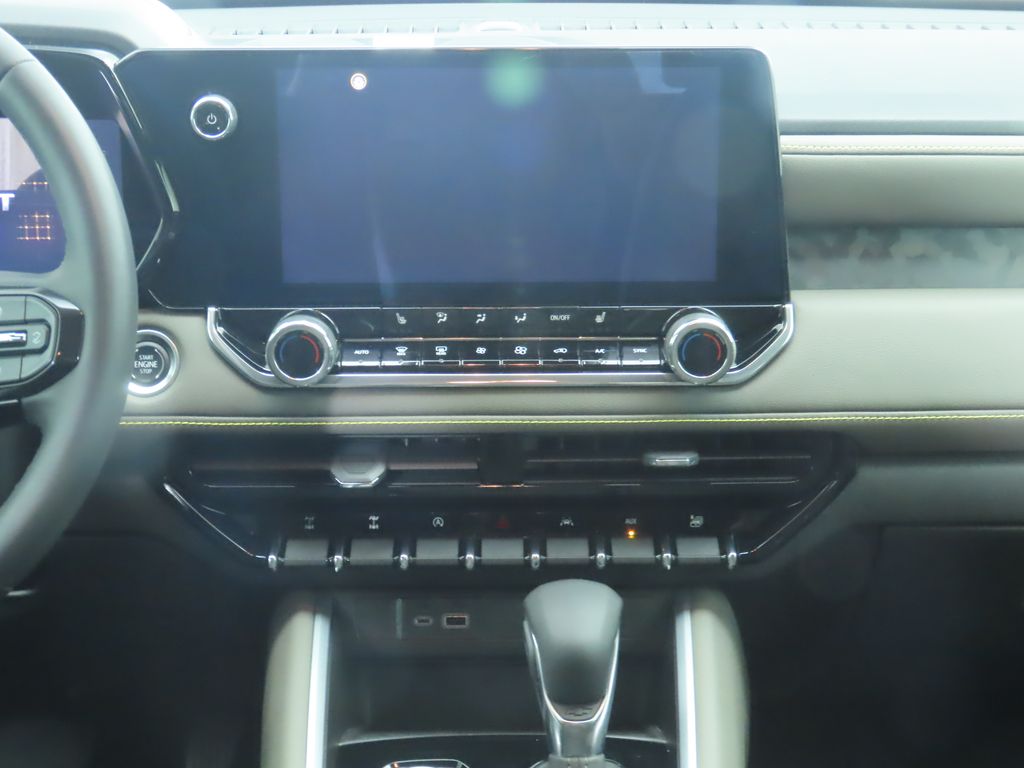 Thumbnail: 2024 Chevrolet Colorado - 14