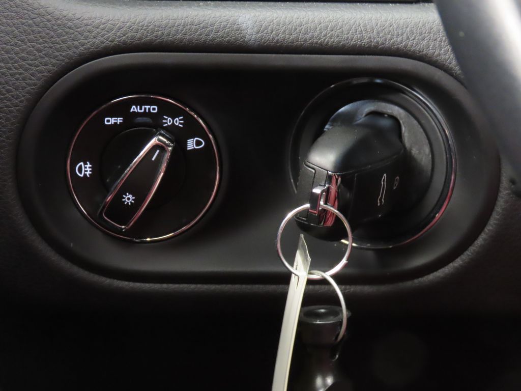 Thumbnail: 2024 Porsche Macan - 23