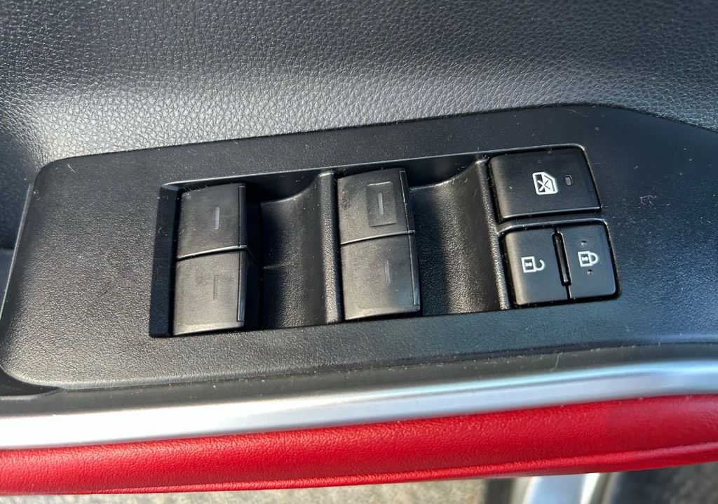 Thumbnail: 2023 Toyota Highlander - 18