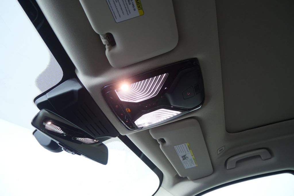 Thumbnail: 2026 BMW X7 - 21