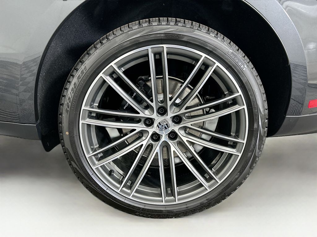 Thumbnail: 2026 Porsche Macan - 32