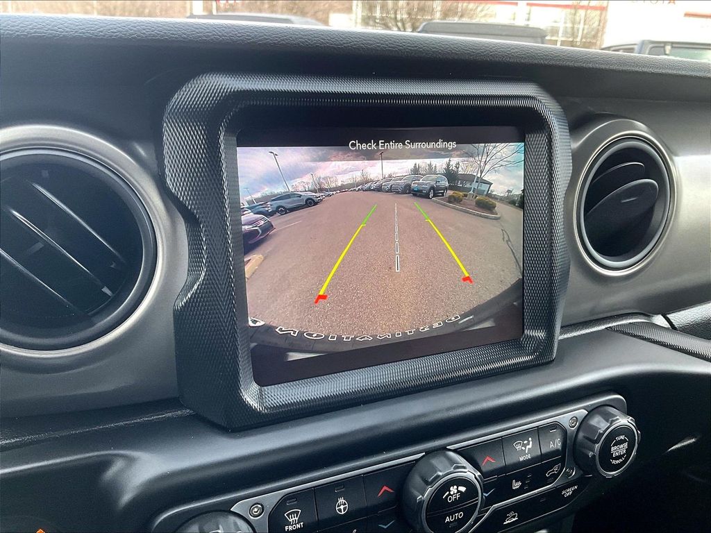 2023 Jeep Wrangler — photo 19