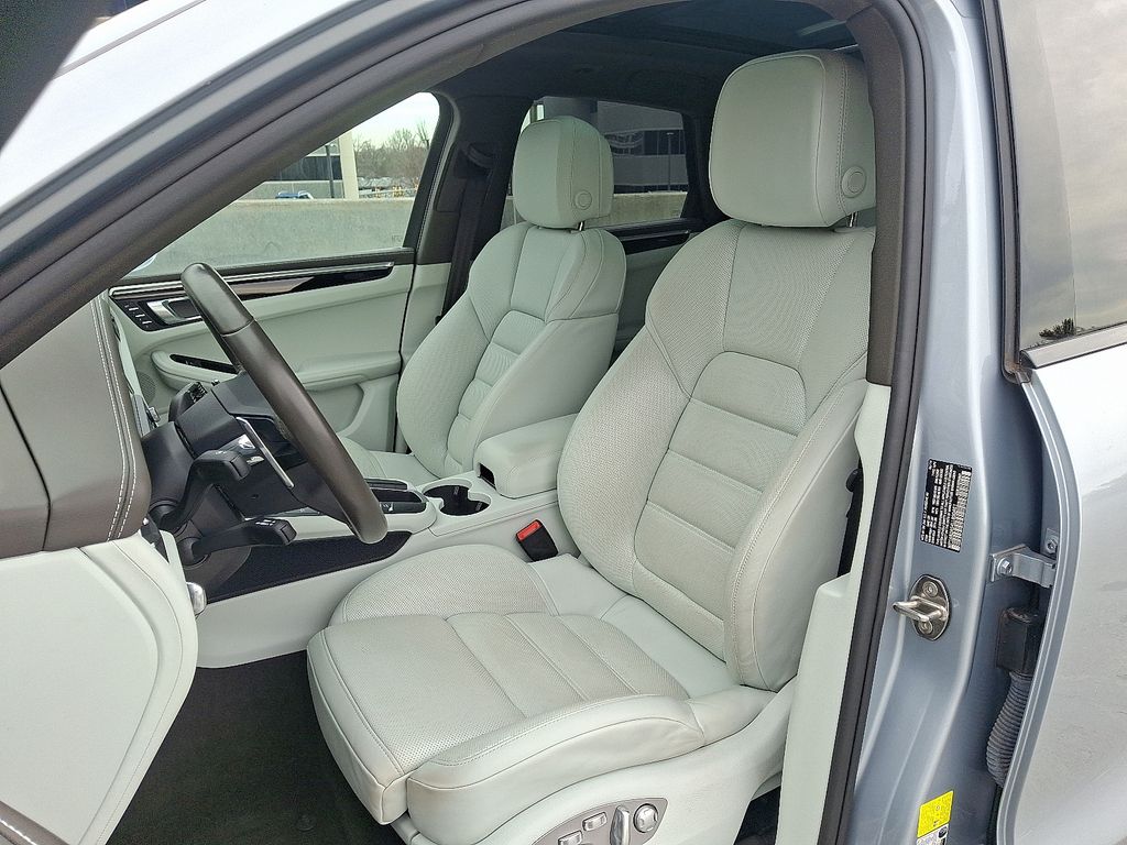 Thumbnail: 2020 Porsche Macan - 5