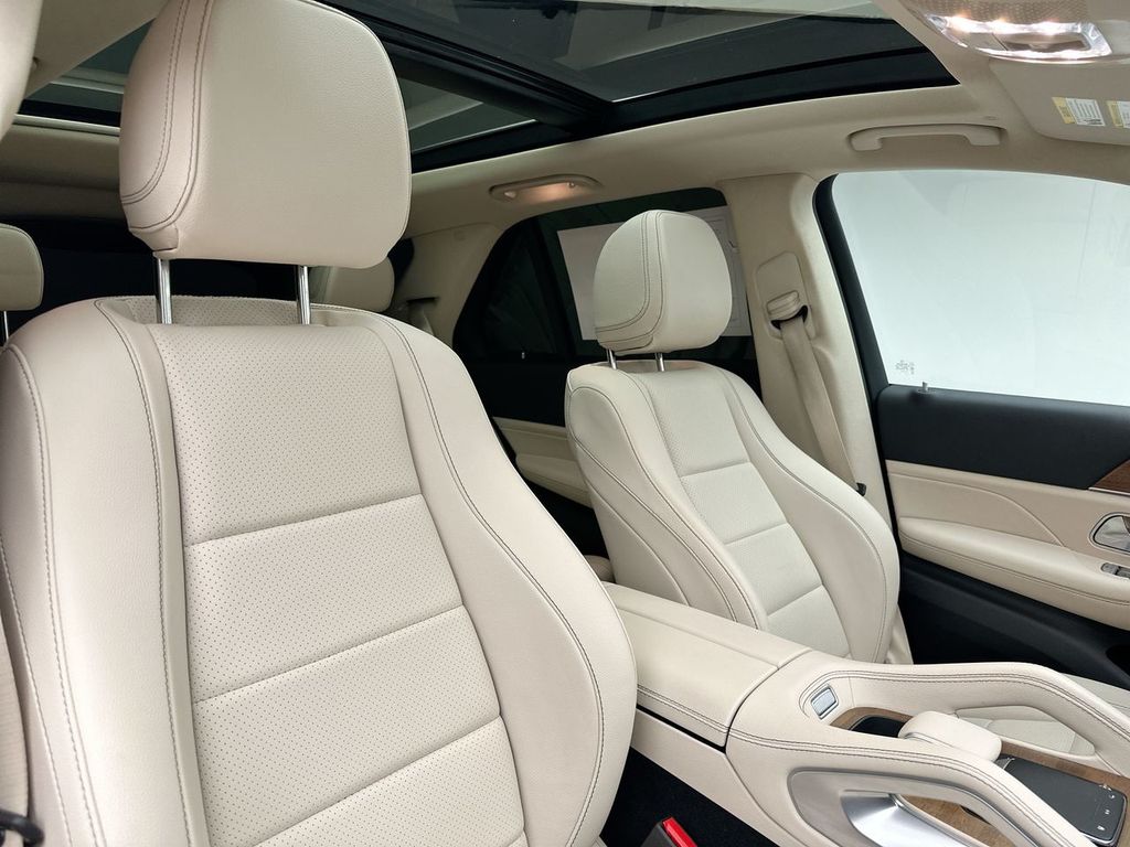 Thumbnail: 2023 Mercedes-Benz GLE - 18