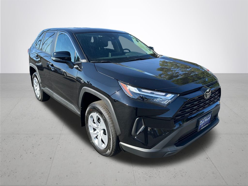 2025 Toyota RAV4 LE photo 4