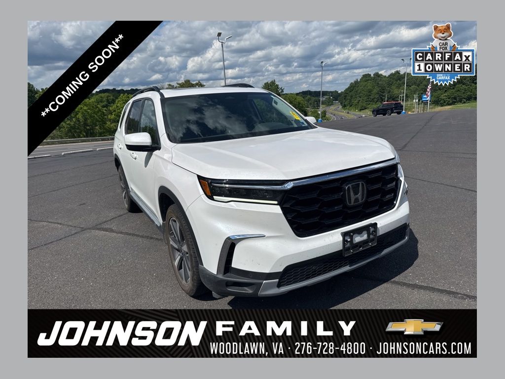 White 2023 Honda Pilot Touring AWD SUV / Crossover All-Wheel Drive Automatic