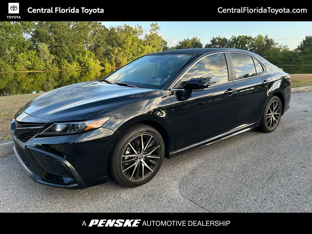 2024 Toyota Camry SE Hero Image