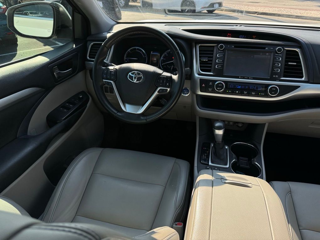 2019 Toyota Highlander Hybrid XLE 24