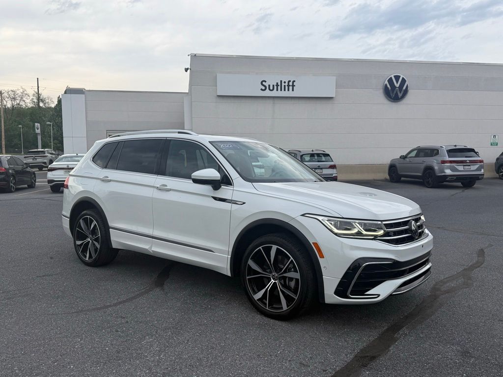 Oryx White Pearl 2022 Volkswagen Tiguan SEL R-Line 4Motion SUV / Crossover All-Wheel Drive 8-Speed Automatic