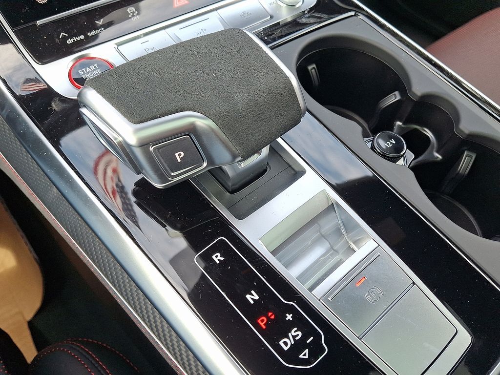 Thumbnail: 2026 Audi RS Q8 - 12