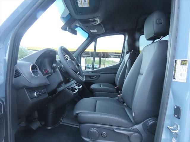 Thumbnail: 2025 Mercedes-Benz Sprinter - 19