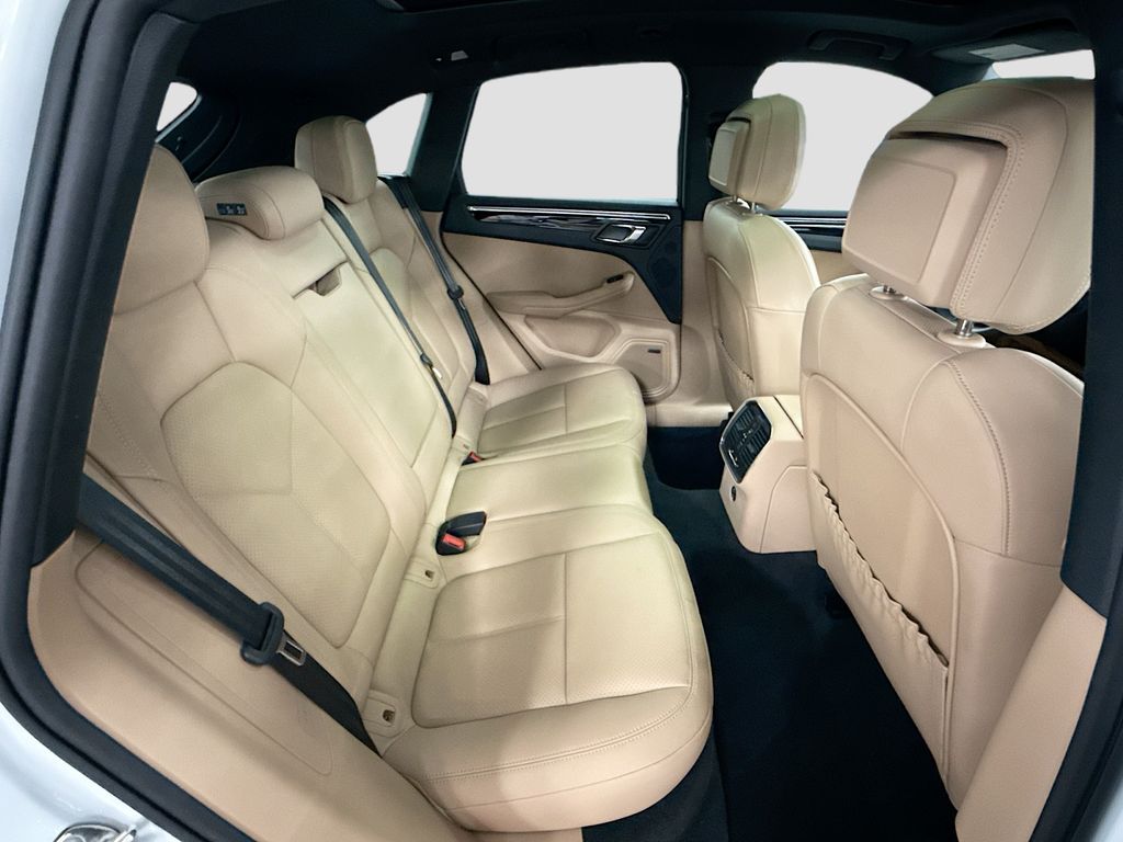 Thumbnail: 2025 Porsche Macan - 22