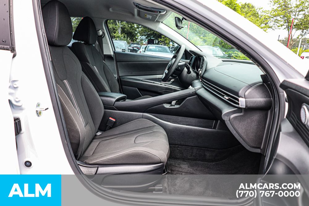 2023 Hyundai Elantra Hybrid Blue photo 18