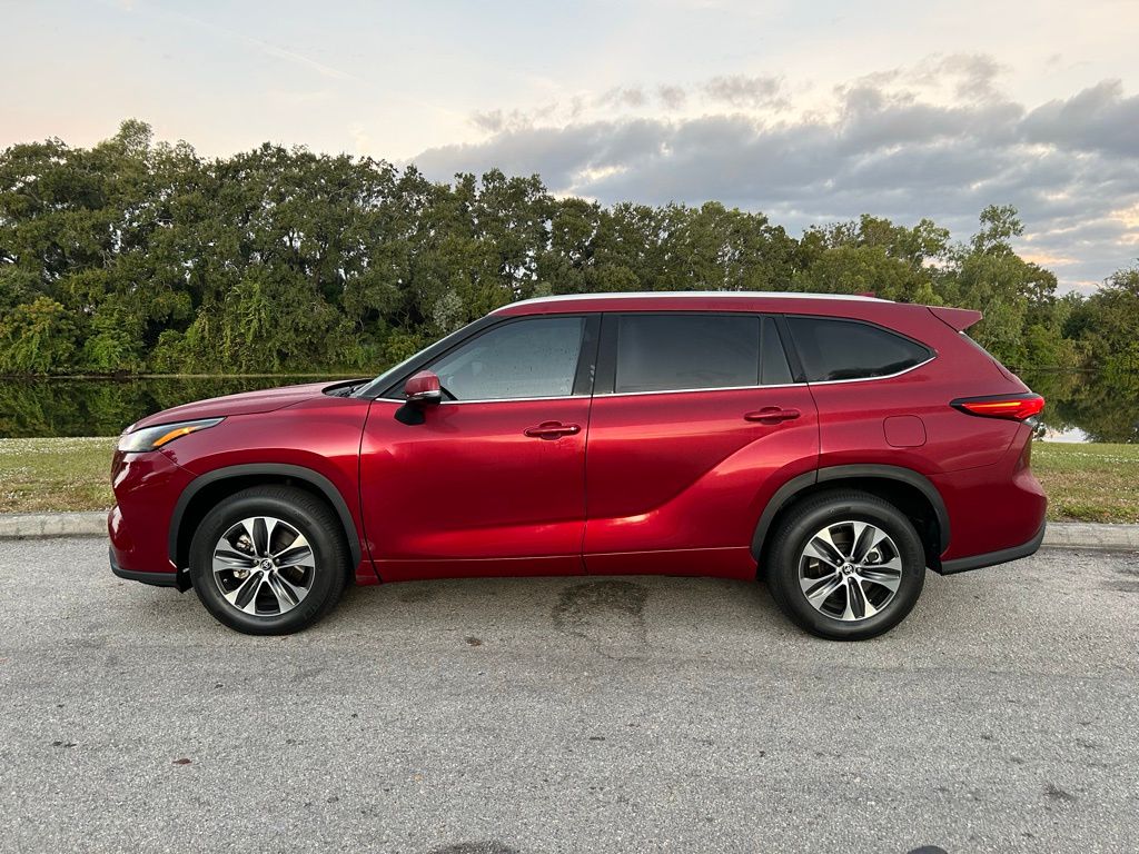 Thumbnail: 2022 Toyota Highlander - 2