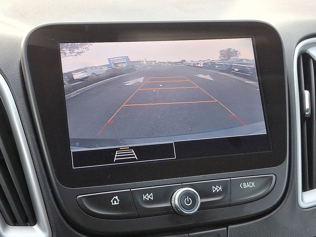 Thumbnail: 2022 Chevrolet Malibu - 18