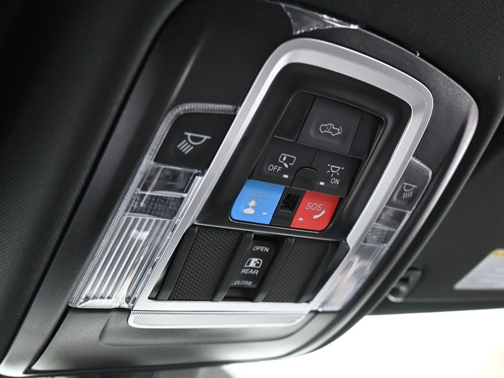 New 2026 Diamond Black Crystal Pearlcoat Ram RHO image 22