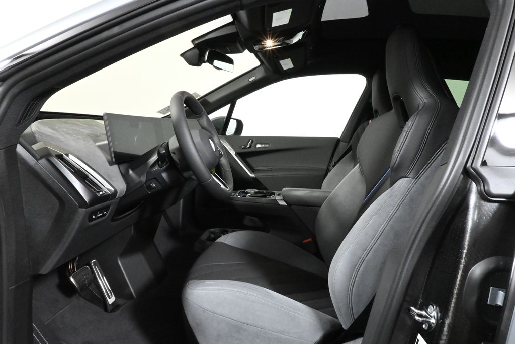 Thumbnail: 2026 BMW iX - 3