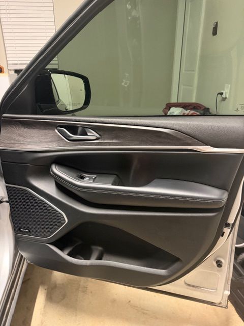 2021 Silver Zynith Jeep Grand Cherokee L Limited RWD SUV