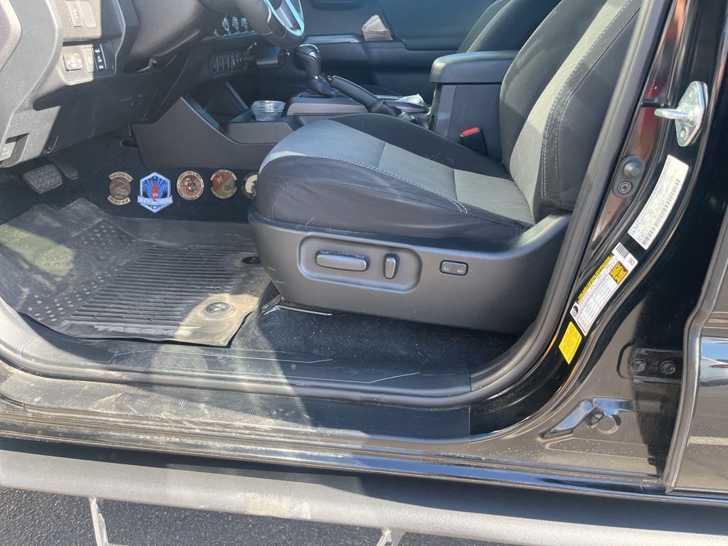 Thumbnail: 2021 Toyota Tacoma - 6