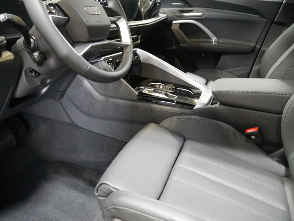 Thumbnail: 2025 Audi Q5 - 18