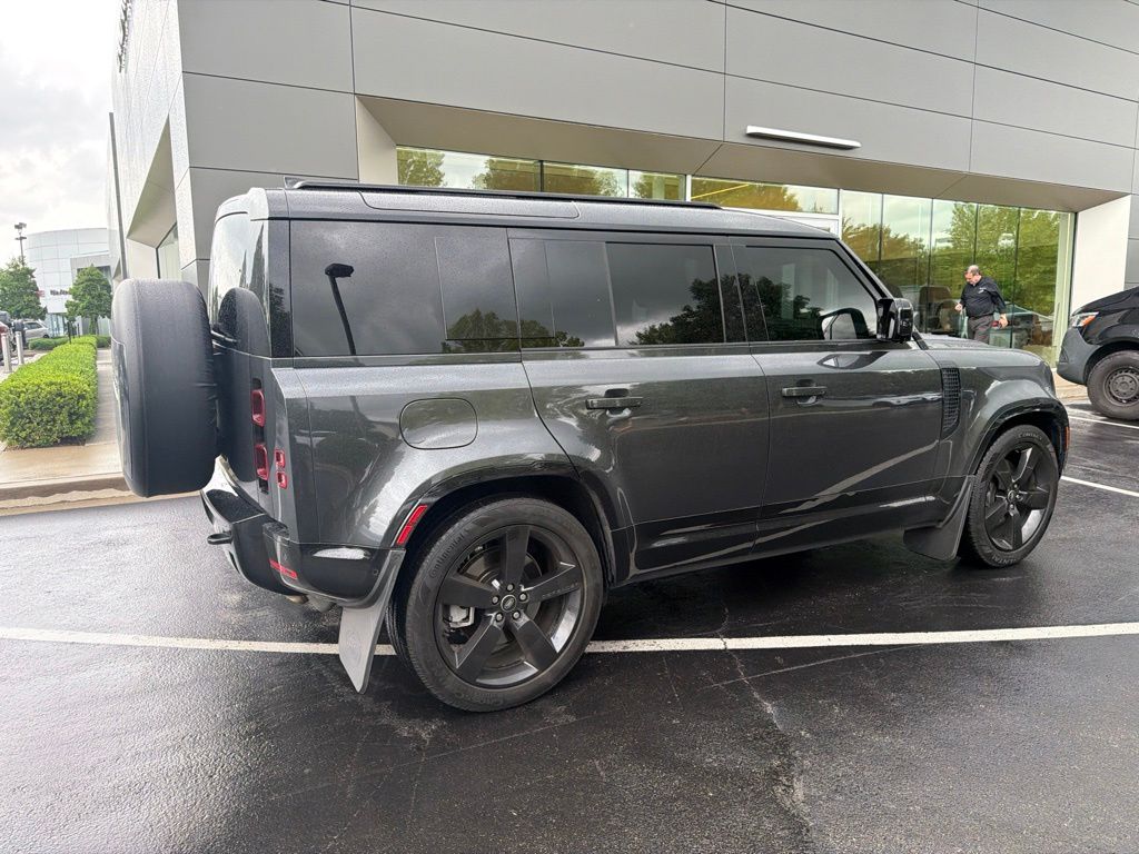 Certified Used 2025 Gray Land Rover X-Dynamic SE image 13